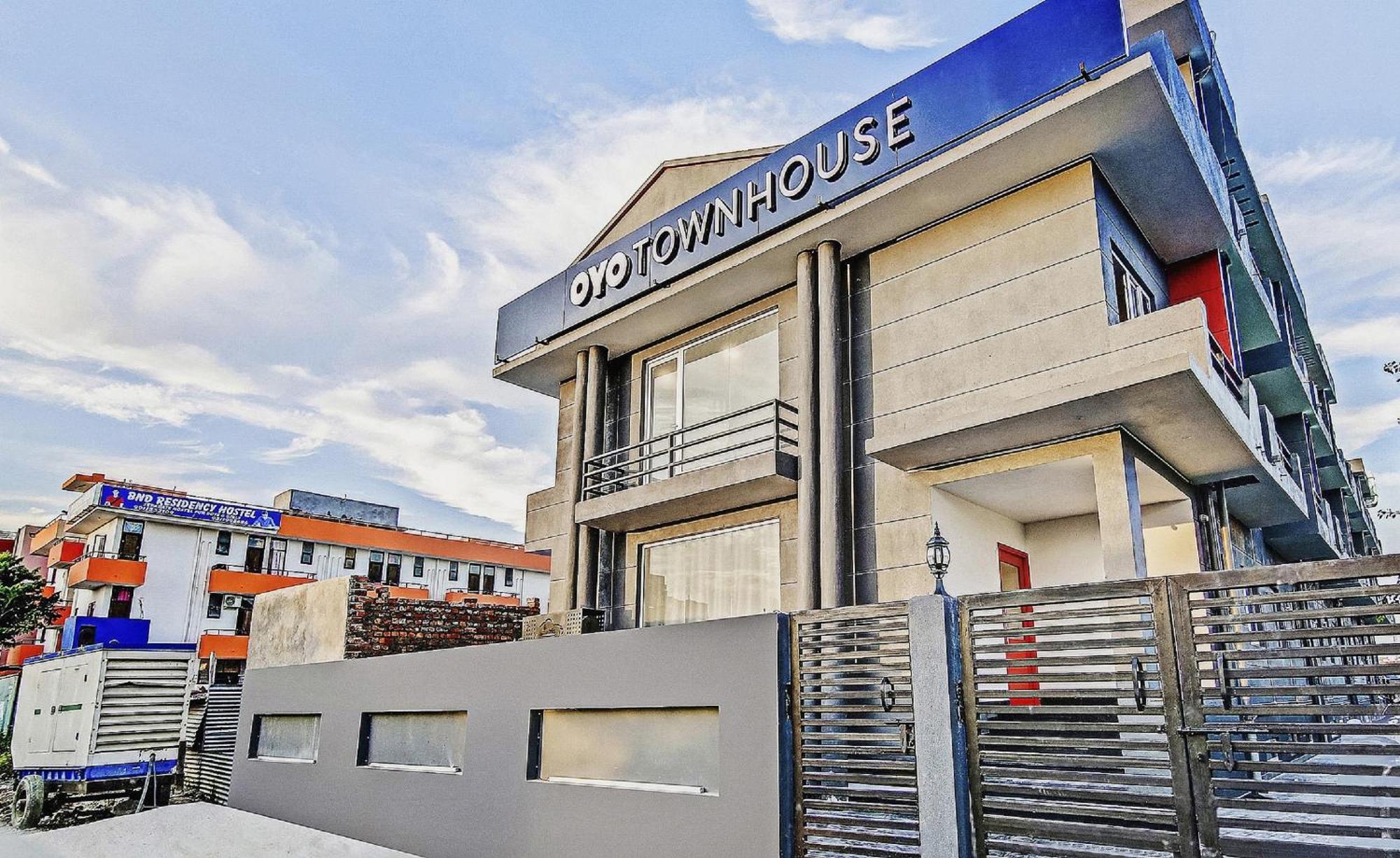 Townhouse Knowledge Park ||| Near Sharda University Greater Noida Extérieur photo